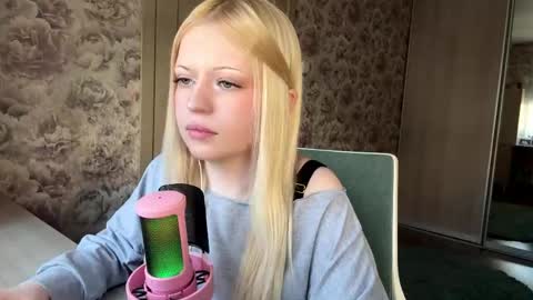 Lola online show from 03/22/26, 12:08