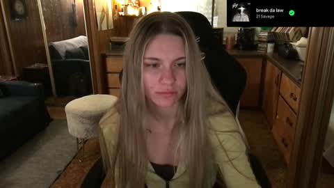 Snapshot of incognitoqueen chatting on 01/04/25, 10:49 Carter online show from 01/04/25, 10:49