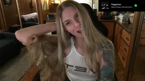 Snapshot of incognitoqueen chatting on 01/10/25, 11:54 Carter online show from 01/10/25, 11:54