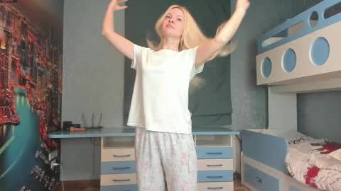 Masha online show from 04/18/26, 11:05