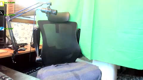 Snapshot of incredibleballbusting chatting on 09/27/25, 06:57 Beau Beckett online show from 09/27/25, 06:57