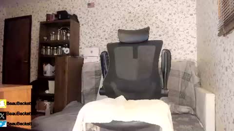 Snapshot of incredibleballbusting chatting on 07/19/26, 04:27 Beau Beckett online show from 07/19/26, 04:27