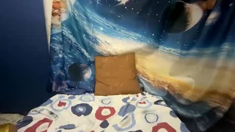 Snapshot of incredulous1708 chatting on 10/29/25, 02:36 incredulous1708 online show from 10/29/25, 02:36