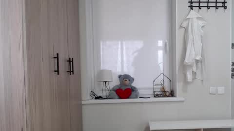 Della online show from 10/21/25, 08:26