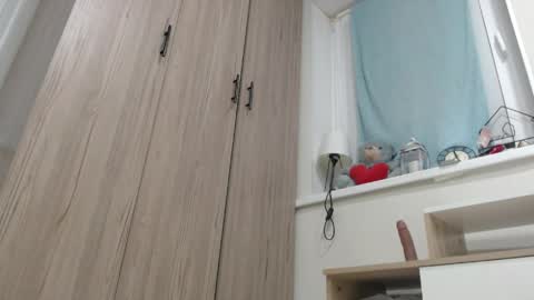 Snapshot of increible_della chatting on 04/30/26, 06:14 Della online show from 04/30/26, 06:14