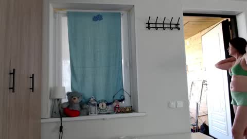 Snapshot of increible_della chatting on 05/19/26, 09:15 Della online show from 05/19/26, 09:15
