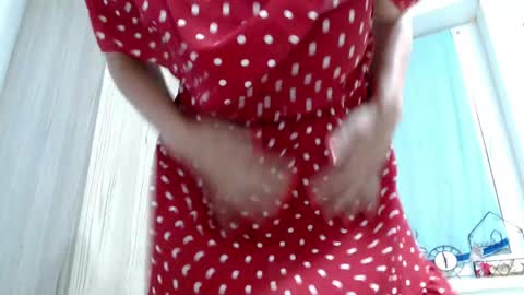 Snapshot of increible_della chatting on 05/25/26, 05:19 Della online show from 05/25/26, 05:19