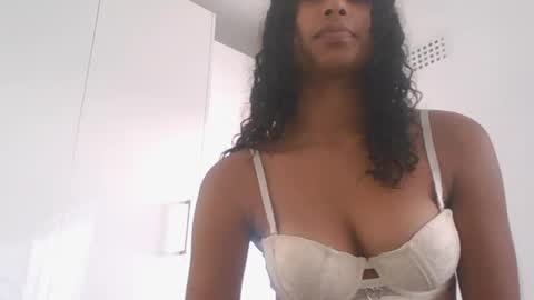 Snapshot of indanbella19 chatting on 06/20/26, 05:43 indanbella19 online show from 06/20/26, 05:43