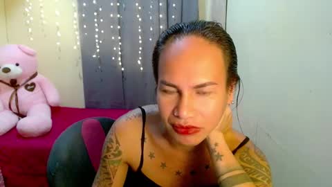 Snapshot of indaypakay_ts chatting on 02/08/25, 02:15 Pakay online show from 02/08/25, 02:15