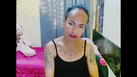 Snapshot of indaypakay_ts chatting on 10/23/25, 01:49 Pakay online show from 10/23/25, 01:49