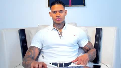 Snapshot of independent_project chatting on 11/02/25, 01:08 Jacobo online show from 11/02/25, 01:08