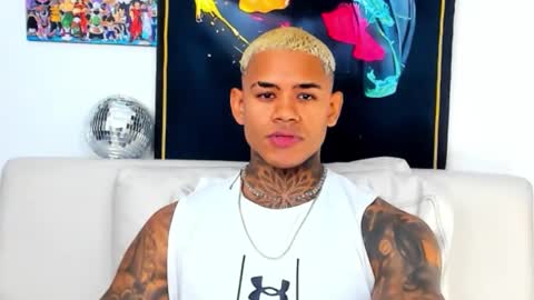 Snapshot of independent_project chatting on 11/26/25, 05:30 Jacobo online show from 11/26/25, 05:30