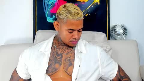 Snapshot of independent_project chatting on 11/29/25, 01:19 Jacobo online show from 11/29/25, 01:19