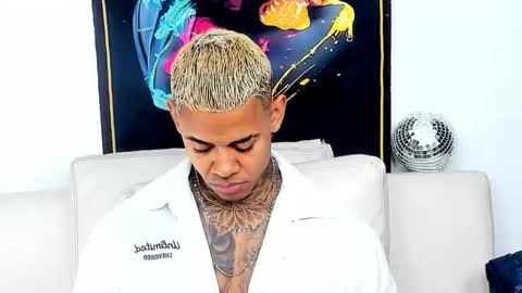 Snapshot of independent_project chatting on 12/01/25, 08:41 Jacobo online show from 12/01/25, 08:41