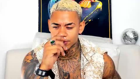 Snapshot of independent_project chatting on 12/05/25, 07:28 Jacobo online show from 12/05/25, 07:28