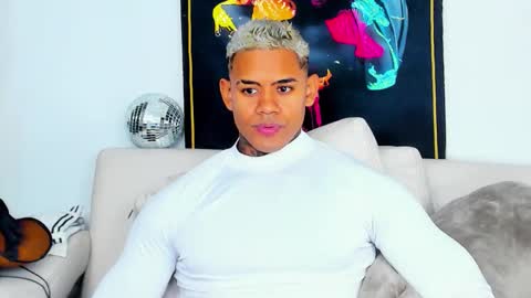 Snapshot of independent_project chatting on 12/20/25, 03:46 Jacobo online show from 12/20/25, 03:46