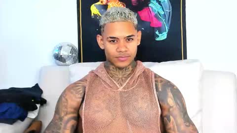 Snapshot of independent_project chatting on 12/21/25, 08:27 Jacobo online show from 12/21/25, 08:27