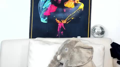 Snapshot of independent_project chatting on 12/23/25, 07:39 Jacobo online show from 12/23/25, 07:39