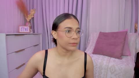 Snapshot of indiancutie_ chatting on 12/10/24, 03:01 MIA online show from 12/10/24, 03:01