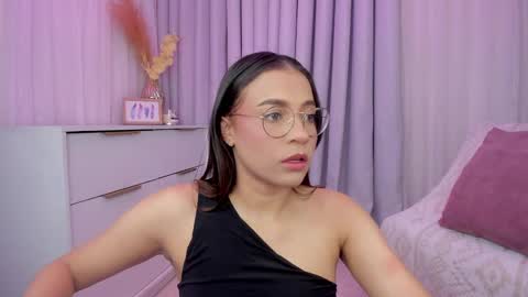 Snapshot of indiancutie_ chatting on 12/29/24, 05:44 MIA online show from 12/29/24, 05:44