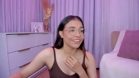 Snapshot of indiancutie_ chatting on 03/08/25, 09:29 MIA online show from 03/08/25, 09:29