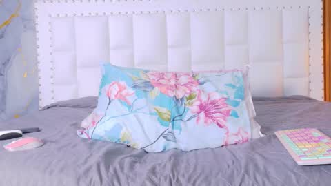 LITTLE AINHOA  online show from 10/16/25, 07:26