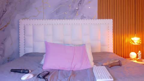 LITTLE AINHOA  online show from 04/09/26, 08:36