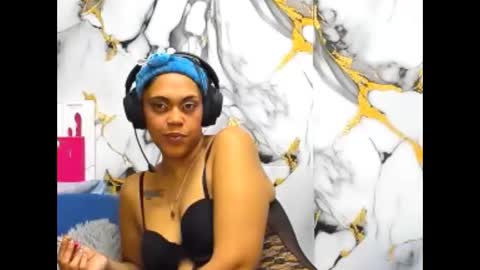 Lia online show from 05/25/26, 10:05