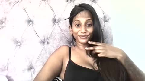 priya online show from 12/22/25, 07:49