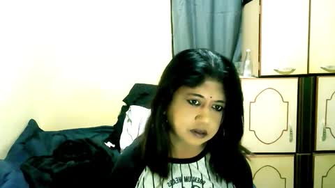 Snapshot of indianpleasures21 chatting on 05/14/26, 02:18 indianpleasures21 online show from 05/14/26, 02:18
