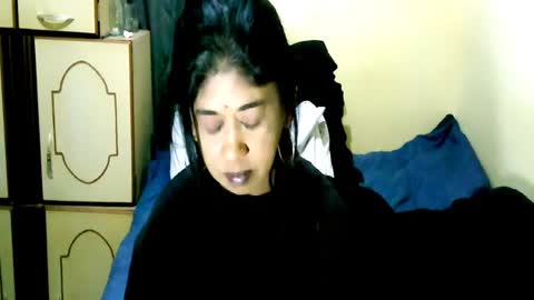 Snapshot of indianpleasures21 chatting on 06/27/26, 02:27 indianpleasures21 online show from 06/27/26, 02:27