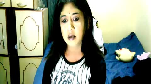 Snapshot of indianpleasures21 chatting on 06/30/26, 06:20 indianpleasures21 online show from 06/30/26, 06:20