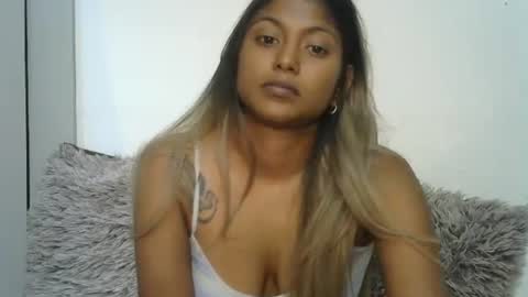 indianqtpie6 online show from 04/23/26, 06:47