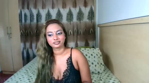 Snapshot of indiansecretlove20 chatting on 12/15/24, 03:42 goddess online show from 12/15/24, 03:42