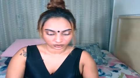 Snapshot of indiansecretlove20 chatting on 11/17/25, 05:52 goddess online show from 11/17/25, 05:52