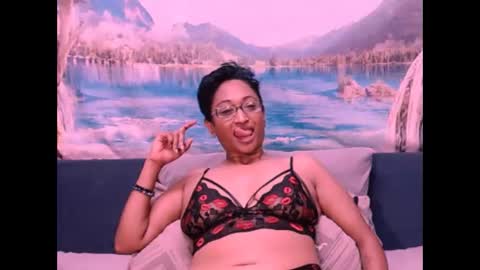 Snapshot of indianspicy69 chatting on 12/20/24, 05:36 Shreya online show from 12/20/24, 05:36