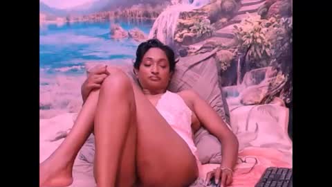 Snapshot of indianspicy69 chatting on 02/08/25, 11:24 Shreya online show from 02/08/25, 11:24