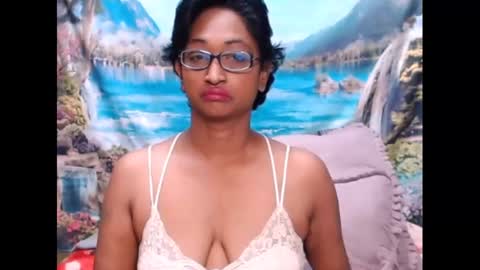 Snapshot of indianspicy69 chatting on 03/04/25, 12:18 Shreya online show from 03/04/25, 12:18