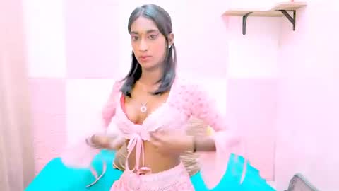 Snapshot of indiansunglaze694u chatting on 03/26/26, 05:40 indiansunglaze694u online show from 03/26/26, 05:40