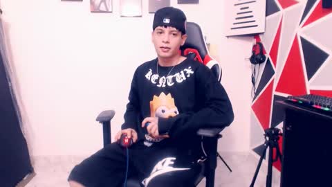 Snapshot of indomitablebeast chatting on 11/30/25, 10:03 matias online show from 11/30/25, 10:03