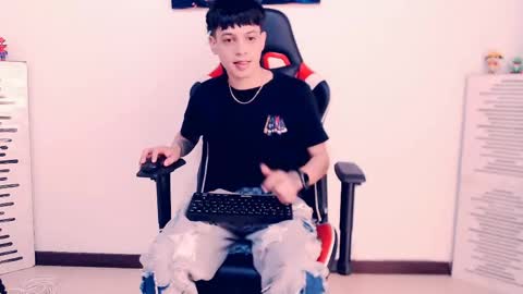 Snapshot of indomitablebeast chatting on 04/30/26, 03:18 matias online show from 04/30/26, 03:18