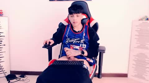 Snapshot of indomitablebeast chatting on 05/14/26, 04:25 matias online show from 05/14/26, 04:25