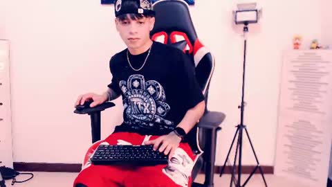 Snapshot of indomitablebeast chatting on 06/24/26, 06:29 matias online show from 06/24/26, 06:29