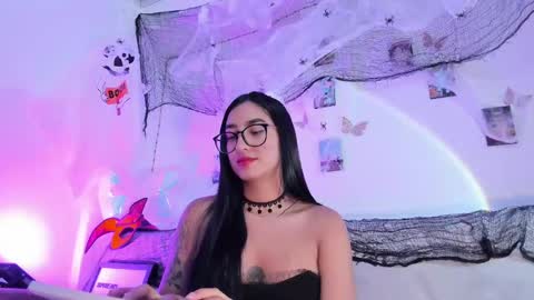 Snapshot of ineedmydaddy_ chatting on 10/13/25, 01:16 Luna  online show from 10/13/25, 01:16