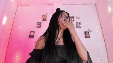 Snapshot of ineedmydaddy_ chatting on 06/25/26, 03:17 Luna online show from 06/25/26, 03:17