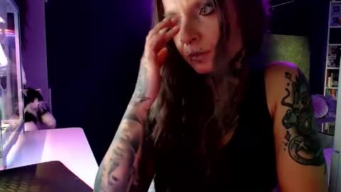 Snapshot of inesdesire chatting on 12/31/24, 11:42 InesDesire online show from 12/31/24, 11:42