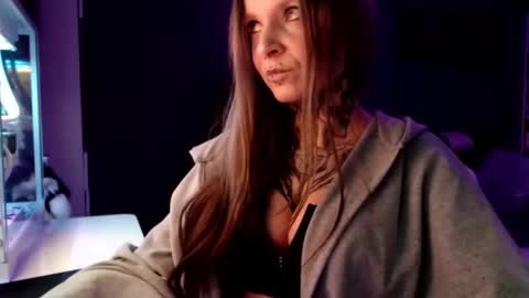 Snapshot of inesdesire chatting on 01/06/25, 07:31 InesDesire online show from 01/06/25, 07:31