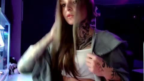 Snapshot of inesdesire chatting on 01/15/25, 04:11 InesDesire online show from 01/15/25, 04:11