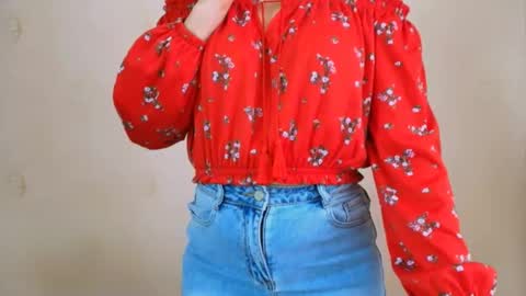 Snapshot of inessa_beauty chatting on 05/19/26, 02:23 Inessa online show from 05/19/26, 02:23