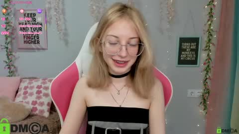 Mia online show from 03/25/26, 01:39